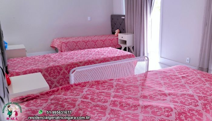 Cama hospitalar com grades de proteção e acessibilidade em clinica de repouso e casa geriátrica em Canoas. Fotos casa de repouso canoas, lar do idoso canoas.